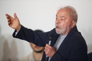 Lula se compromete com liberdade religiosa em carta aos evangélicos