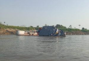 A embarcação comandante Manoel Cely virou nesta quinta-feira (06), em trecho do rio Solimões perto da cidade de Manaquiri (a 166 quilômetros de Manaus)