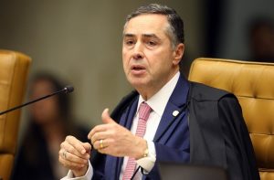 Ministro Luís Roberto Barroso deixa a UTI
