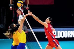 Brasil perde para a Sérvia e sonho do Mundial feminino de vôlei é adiado