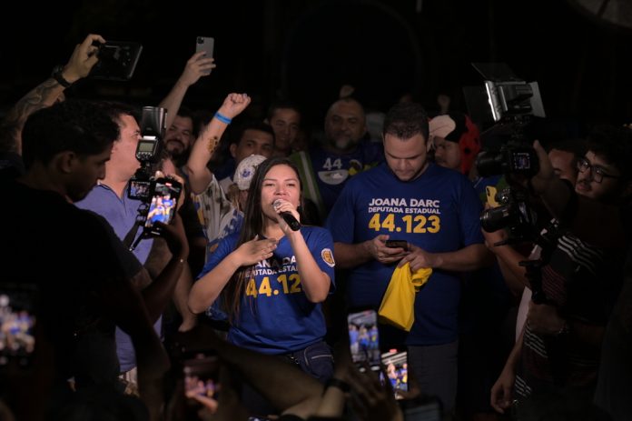 A deputada estadual Joana Darc (União Brasil) registrou a maior votação para candidatas na história do Amazonas e ficou em segundo lugar na eleição geral