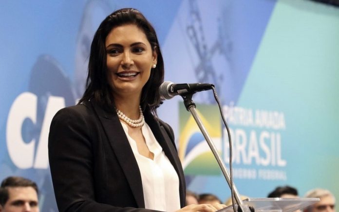 A primeira-dama Michelle Bolsonaro participa, nesta terça-feira (11), de um evento político em apoio ao governador Wilson Lima (União Brasil), em Manaus