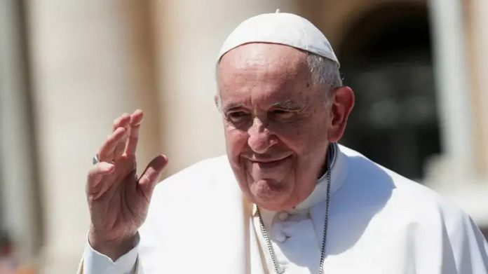 O Papa Francisco enviou mensagem aos brasileiros nesta quarta-feira (26) durante a saudação a peregrinos na audiência geral na Praça São Pedro, no Vaticano