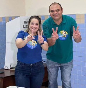 A candidata ao governo do Amazonas Carol Braz (PDT) compareceu à seção eleitoral do Colégio Adalberto Vale, bairro Aleixo, zona Centro-Sul de Manaus