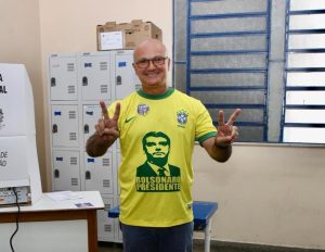 Coronel Menezes vota e agradece ao povo do Amazonas