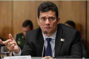 Moro anuncia apoio a Bolsonaro; presidente fala em "passado apagado"
