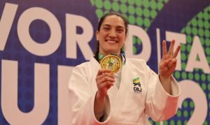 Mayra Aguiar conquista tricampeonato mundial de judô