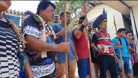 Protesto de indígenas na Funai leva a bloqueio na Av. Maceió