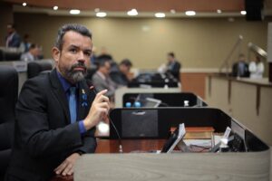 Vereadores Peixoto e Amom declaram apoio a Caio André em eleição da CMM