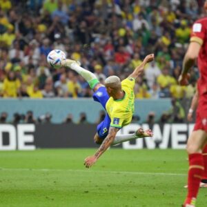 Com golaço de Richarlisson, Brasil vence Sérvia na estreia