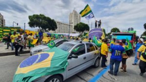 Moraes manda bloquear contas de suspeitos de financiar protestos