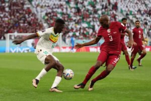 Senegal vence Catar e praticamente elimina anfitriões da Copa