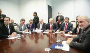 Equipe de Lula avalia PEC para viabilizar Auxílio de R$ 600 em 2023