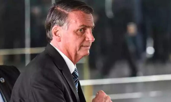 Michelle e apoiadores negam que Bolsonaro tenha sido internado hoje