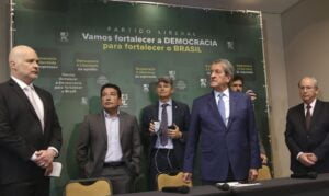 Costa Neto diz que ação do PL sobre urnas só visa 2º turno para evitar "grave tumulto"