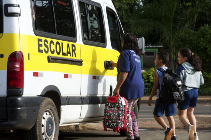 Detran-AM oferece curso de capacitação para monitor de transporte escolar