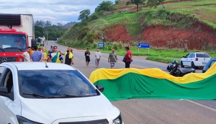 PRF informa 10 bloqueios e interdições em rodovias do país, hoje