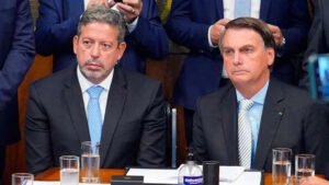 Lira concede aposentadoria a Bolsonaro; valor pode chegar a R$ 30 mil