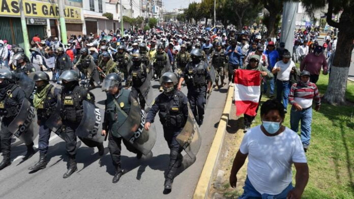 Peru decreta estado de emergência no país após protestos