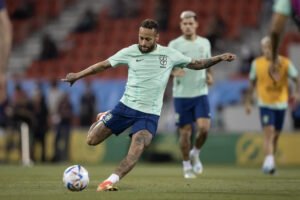 Neymar entrará em campo contra a Coreia, mas não estará 100%