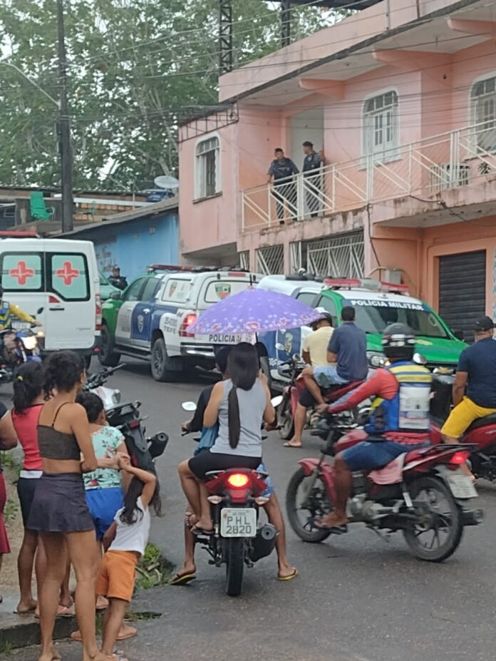 Em Tefé, homem mata esposa a facadas por ela não deixar pegar o celular