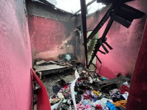Incêndio destrói casa e mata criança de seis anos em Manaus