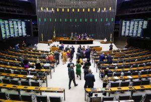 Debate da PEC da Transição opõe bases de Lula e Bolsonaro
