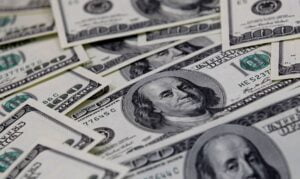 Dólar sobe para R$ 5,16, influenciado por Brasil e exterior