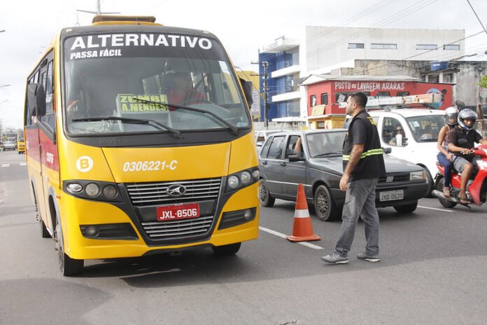 Recadastro de micro-ônibus deve ser feito até segunda-feira,19