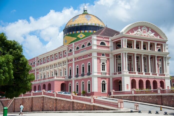 Teatro Amazonas completa 126 anos neste sábado; conheça história