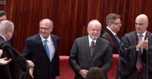 Lula e Alckmin são diplomados em cerimônia no TSE em Brasília