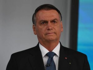 Bolsonaro é internado em hospital de Orlando, nos EUA