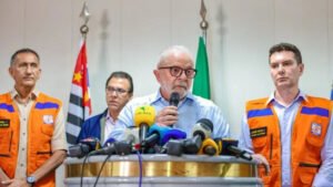 Lula e governadores antecipam reunião após vandalismo em Brasília