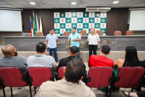 Caio André faz reunião com equipe na Câmara Municipal de Manaus
