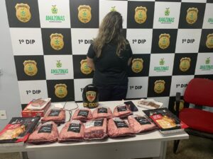 Mulher furta carne para churrasco em supermercado de Manaus