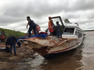 Pessoas ficam feridas em acidente com lancha no rio Solimões