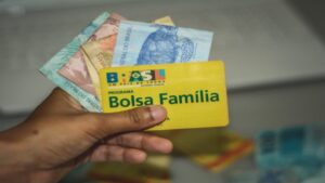 Bolsa Família de R$ 600 começa a ser pago hoje, 18