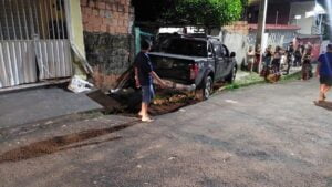 Mãe e filho são atropelados por vizinha que aprendia a dirigir em Manaus