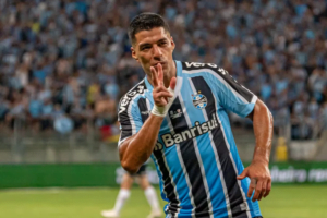 Suárez marca 3 e Grêmio vence Recopa Gaúcha