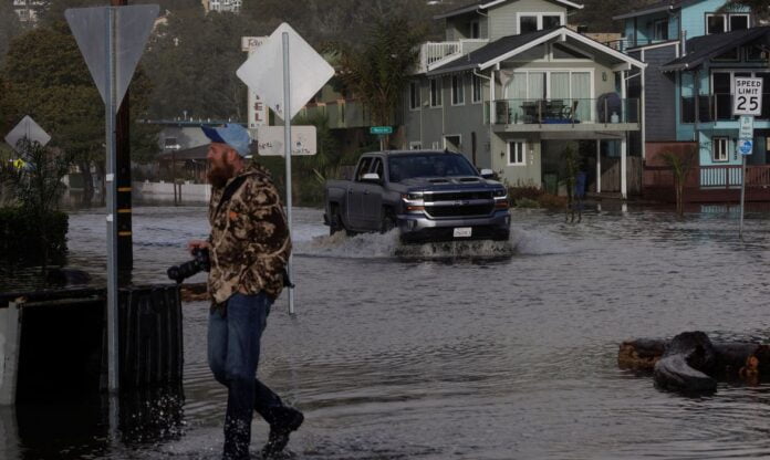 Milhares ficam sem energia elétrica após tempestade na Califórnia