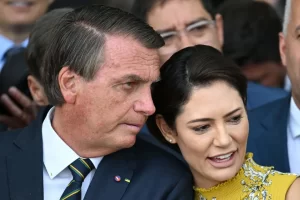 Michelle Bolsonaro diz que marido está em observação médica
