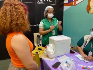 Vacinação contra Covid-19 em shopping segue neste fim de semana em Manaus