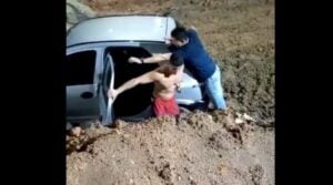 VEJA VÍDEO: Motorista entra com carro em local das obras na Djalma Batista