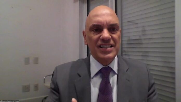 Alexandre de Moraes confirma que teve conversa com senador Marcos do Val