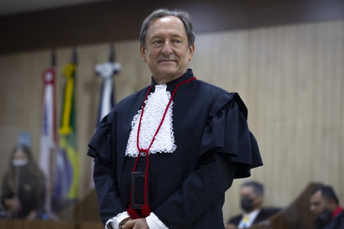 Desembargador Cezar Luiz Bandiera lança livro no TJAM nesta quinta, 9