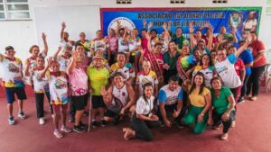 Grupos de idosos de Manaus abrem desfile do grupo especial