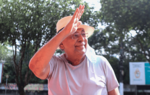 David Almeida homenageia Amazonino com nome de avenida e parque em Manaus