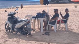 Prefeitura faz alerta sobre proibição de carros e motos na areia da Ponta Negra