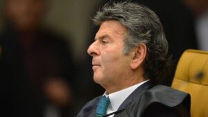Ministro do STF encaminha à Justiça mais um pedido para investigar Bolsonaro