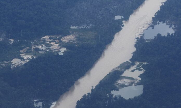 Governo estuda novo fechamento do espaço aéreo em terra yanomami